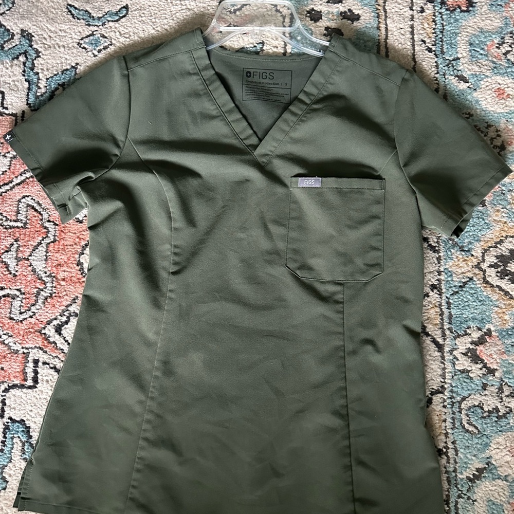 FIGS Women's Green Scrub Top